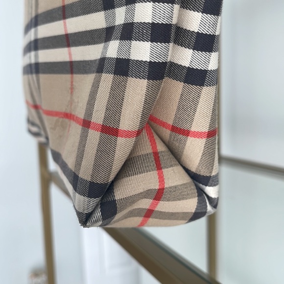 Burberry Tote - Picture 4 of 5